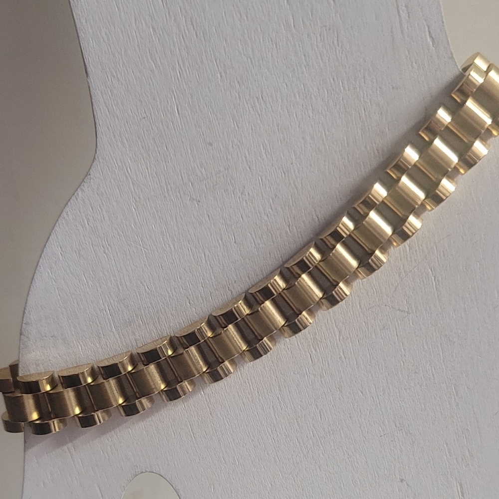 B211  Golden Specialty Link Bracelet